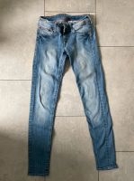 Jeans von H&M Größe 26/30 Hessen - Gladenbach Vorschau