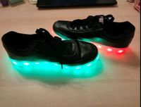 Schuhe Turnschuhe schwarz leuchtend Lichter LED Blink Niedersachsen - Bassum Vorschau