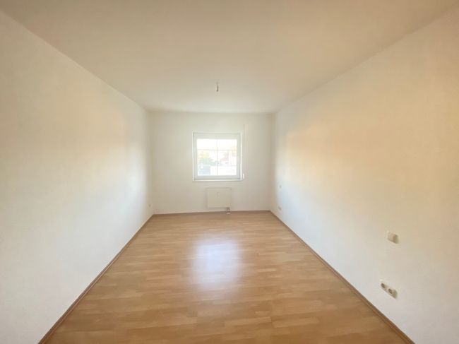 RE/MAX-Herrliche, lichtdurchflutete 2-Zimmerwohnung in Radebeul zu vermieten - Terrasse & Stellplatz in Radebeul