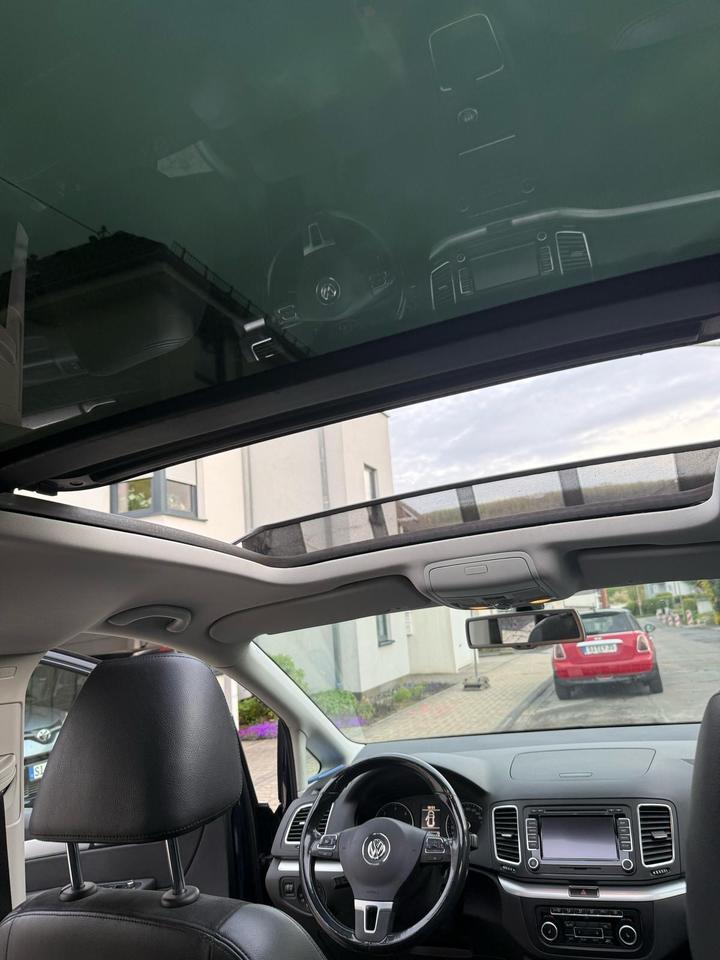 VW Sharan in Top-Zustand – TÜV frisch, Kupplung neu, Panoramadach in Siegen