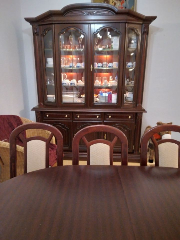 Tisch , Stühle, Vitrine in Hannover