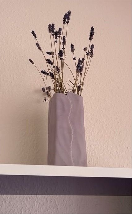 Schöne Vase 20 cm  Deko flieder Günstig abzugeben wegen Umzug! in Vechta