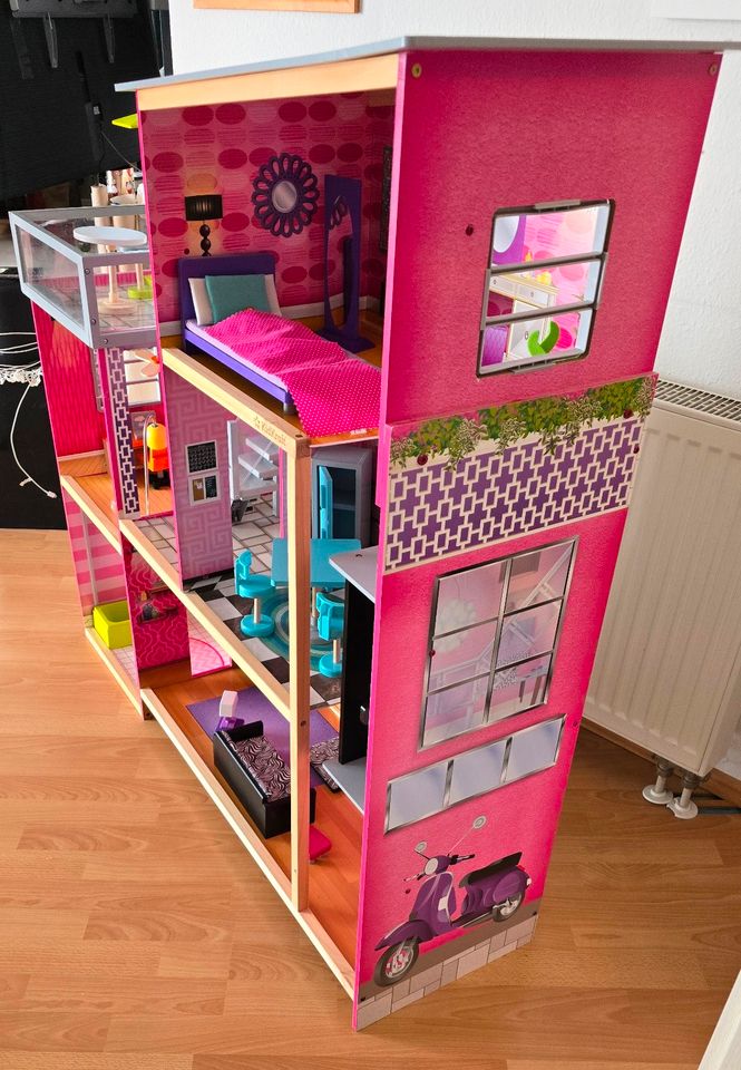 Kidkraft Holz-Puppenhaus für Barbies mit Möbeln und Zubehör in Großbeeren