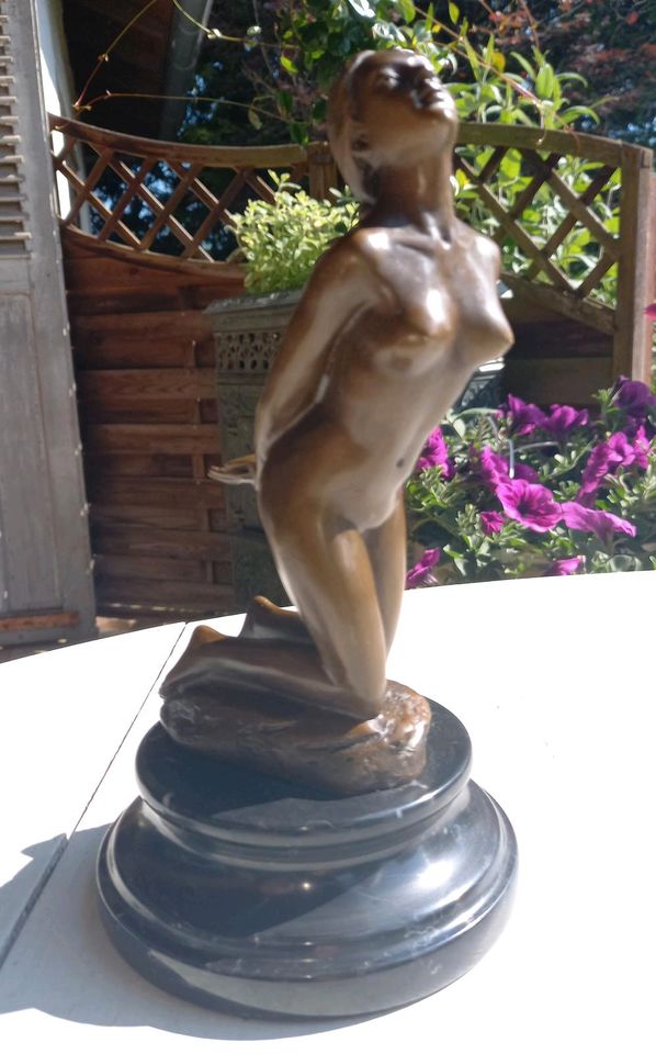 Bronze Frau Statuette Akt in Wallerfangen