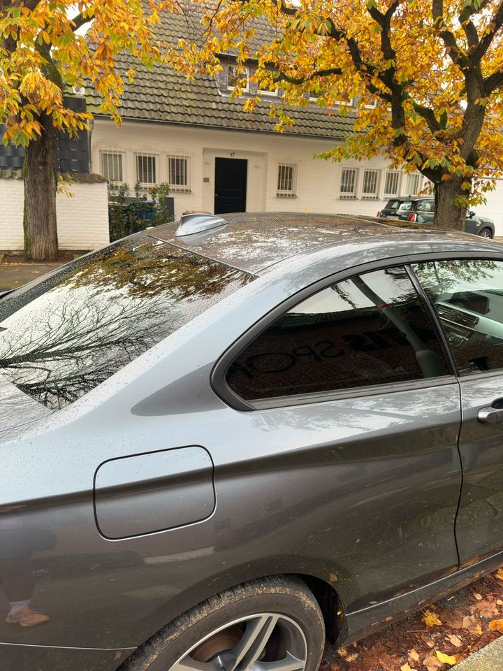 BMW 218d Coupe Sport Line BJ. 2019 - 137k KM in Düsseldorf