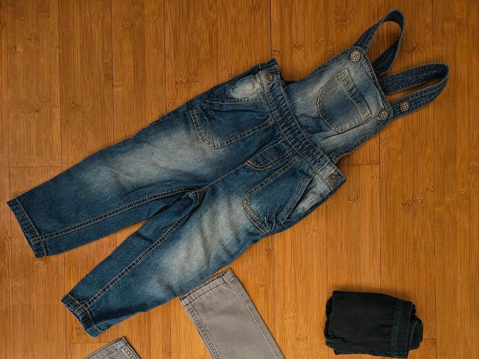 ⭐️ Jeans Latzhose + Strumpfhose, Kinderkleidung, Größe 98 ⭐️ in München