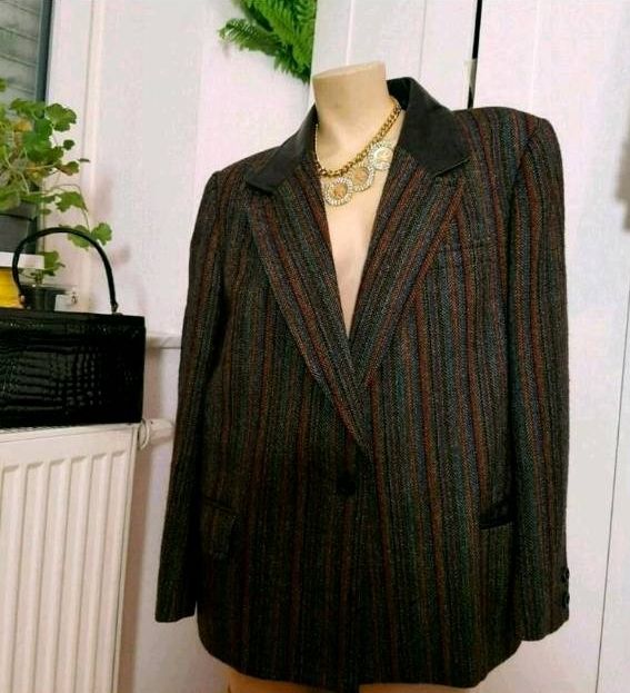 Top ESCADA Rüschen Blazer Gr.42 Wolle superschön in Tübingen