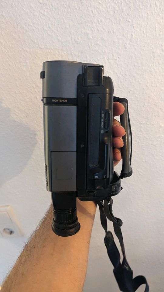 Sony handycam ccd-tr511e, Video Kamera mit Kassette, Vintage in Oldenburg