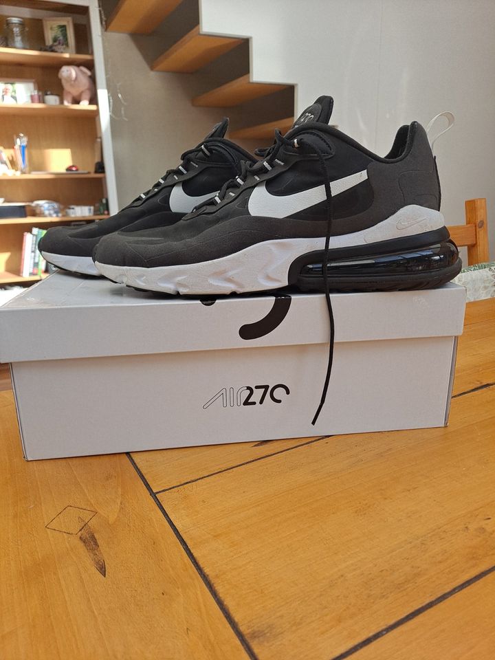 Nike AirMax 270 react schwarz/weiß in Pforzheim