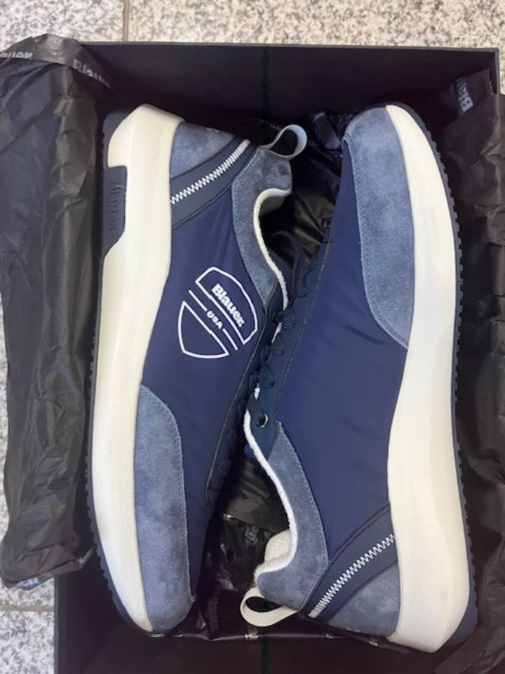 *NEU* Original Blauer Sneaker low, Farbe Navy, Größe 45 in Mettmann