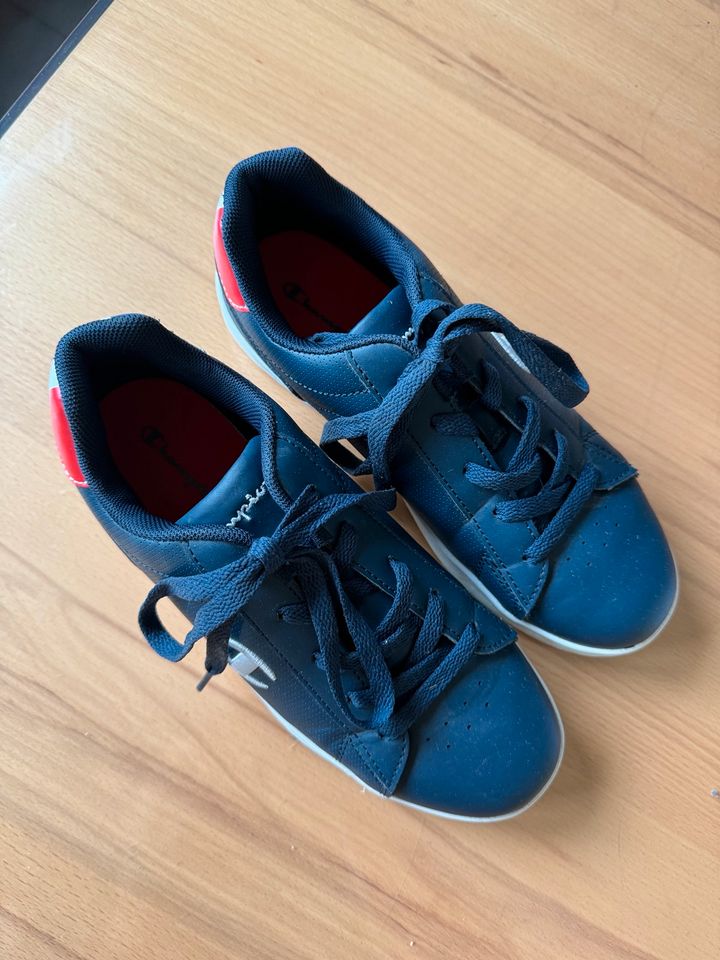 Schuhe Champion 37 wie neu blau kaum getragen Sportschuhe in Berlin