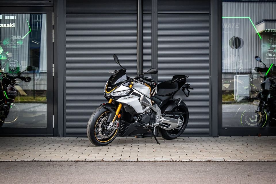 Aprilia Tuono V4 1100 Factory +Modell 2024+auf in Chemnitz