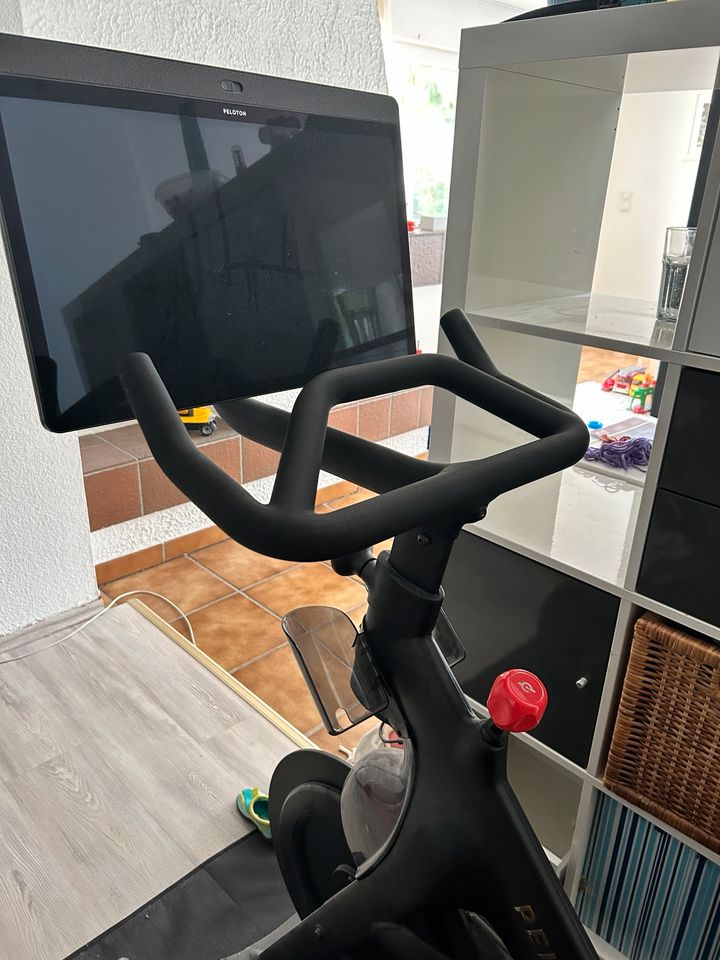 Peloton Bike+ Fahrrad Heimtrainer in Witten