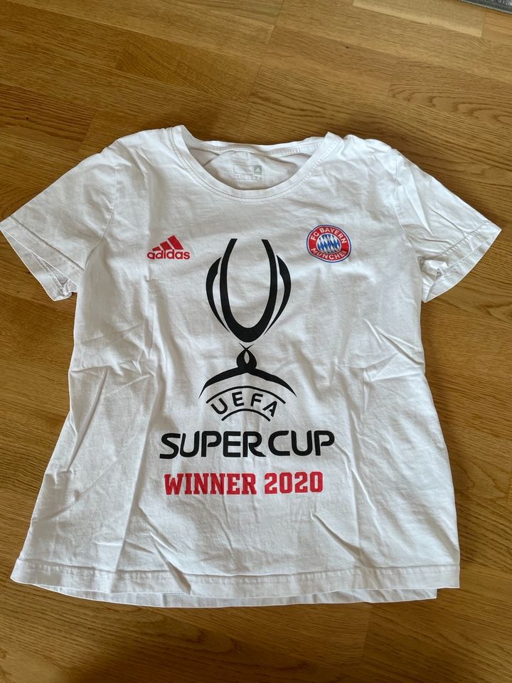 Tolles Set mit Bayern München Damen Shirt und Poloshirt in Ellwangen (Jagst)