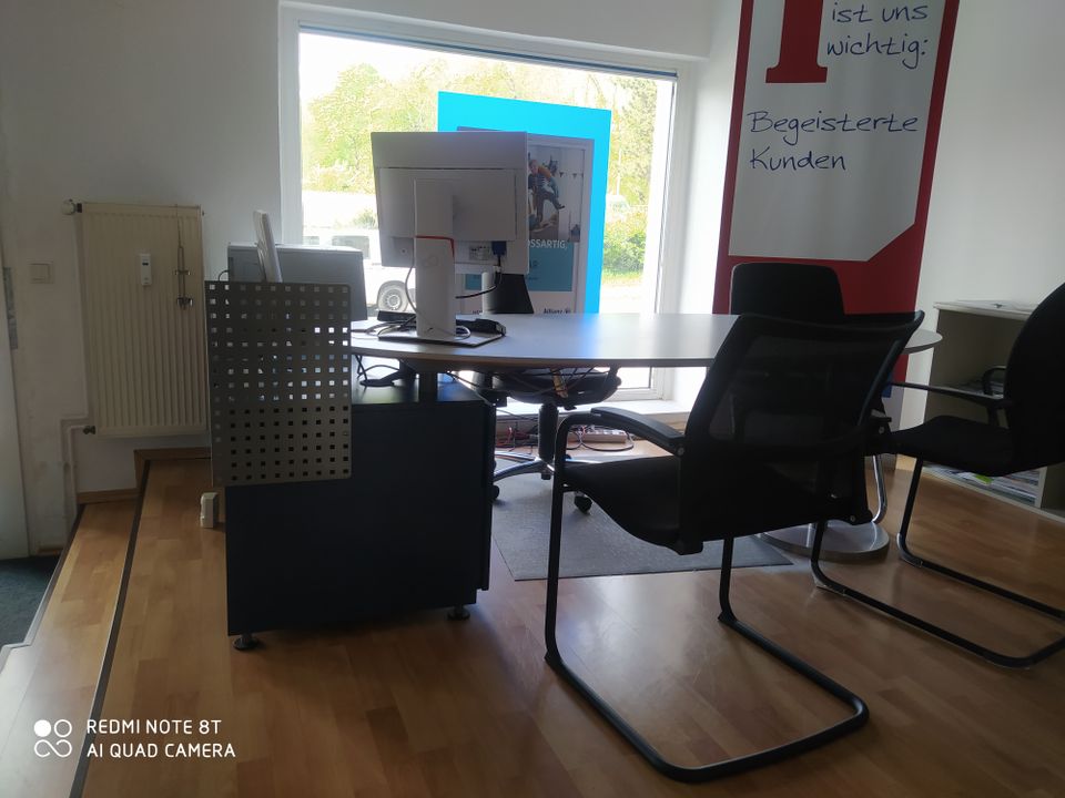 Allianz Schreibtisch, groß, blau (3 Stück vorhanden) in Dresden