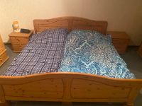 Echtholz Bett mit zwei passenden Nachttischen Nordrhein-Westfalen - Inden Vorschau