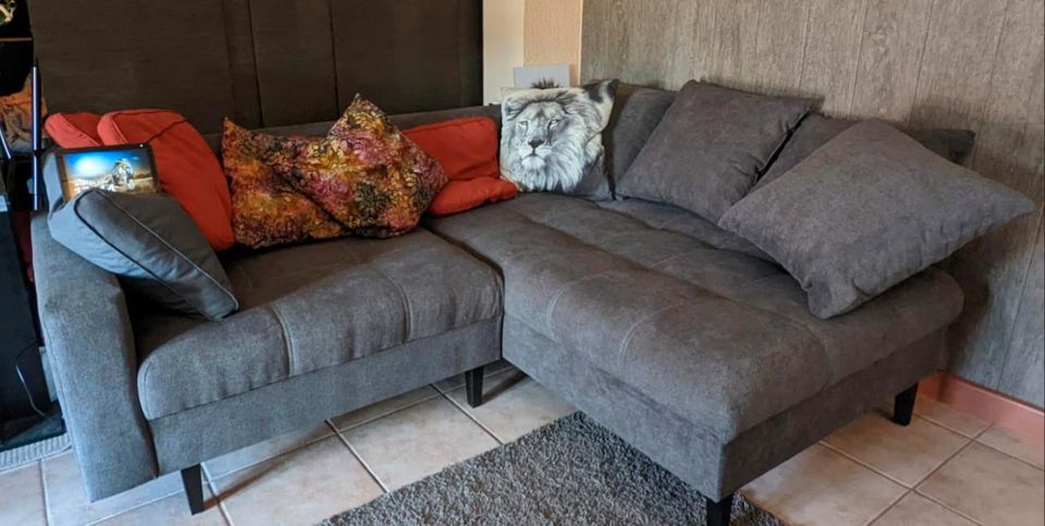 Sofa grau, ca 213 x 150 ohne Kissen in Braunschweig