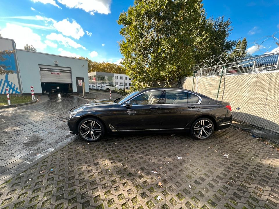 BMW 740 d xdrive TAUSCH MIT SUV 7 sitze in Berlin