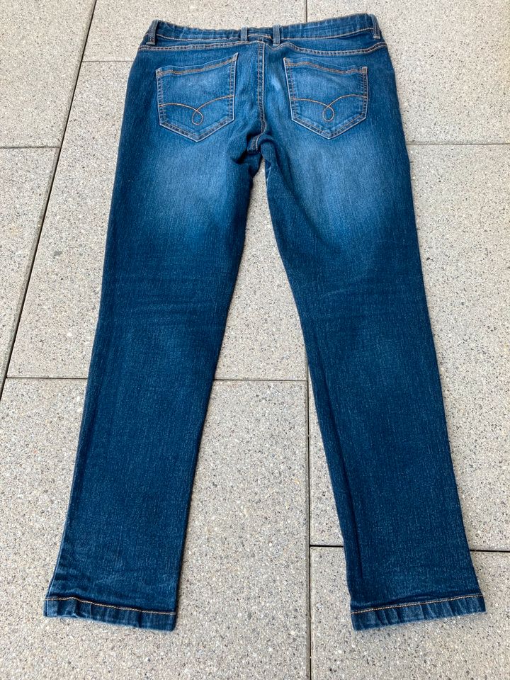 Dünne blaue 7/8 Hüft-Jeans Stretchjeans Gr. 42/44 esmara in Stuttgart