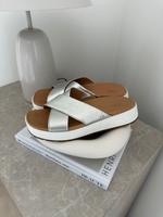 UGG Sandalen Schuhe Wedges Leder weiß Silber Gr. 38 wie neu Schleswig-Holstein - Puls Vorschau
