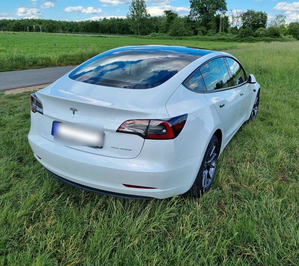 Tesla Model 3 Long Range LR AWD - Wie neu! Nur 6800km!!! in Frankfurt am Main