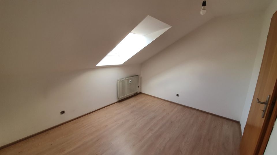 3-Zimmer-Dachgeschoss-Wohnung, im Grünen in Schweinfurt