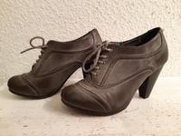 Stiefeletten Schnürschuhe Boots Vintage Heels Grau 39 Pumps Nordrhein-Westfalen - Lippstadt Vorschau