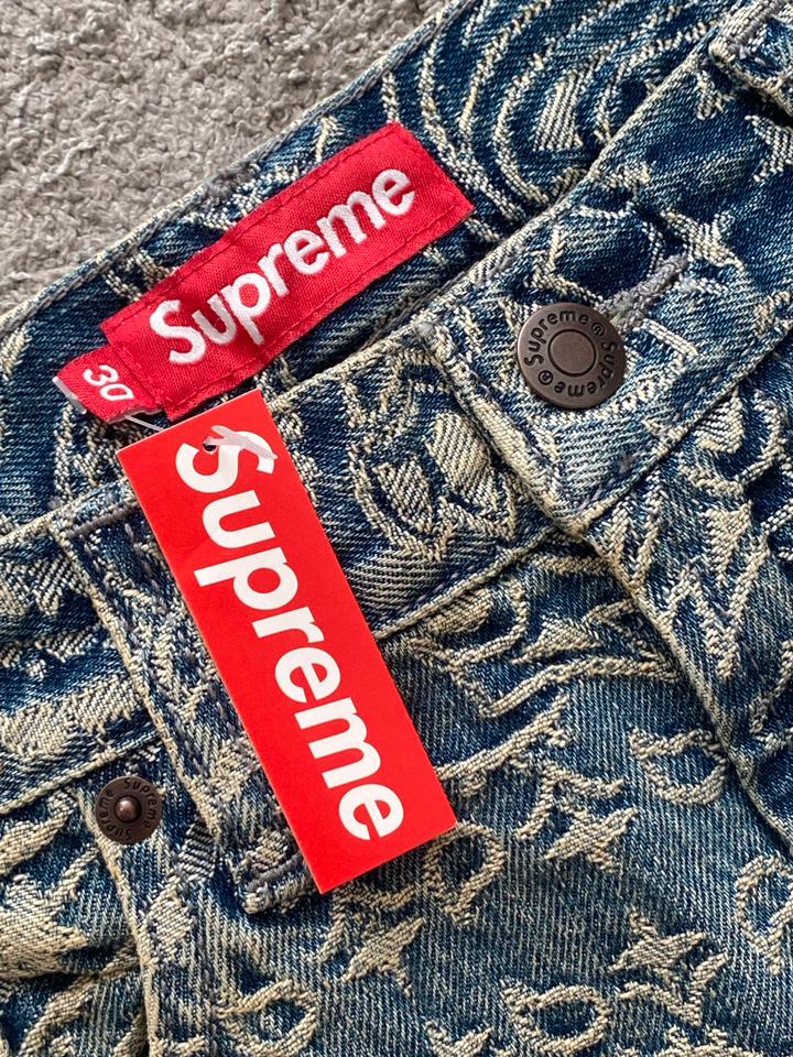Supreme Bandana Jacquard Baggy Jeans | Blue | W30 in Berlin Supreme Bandana Jacquard Baggy Jeans | Blue | W30 in Berlin