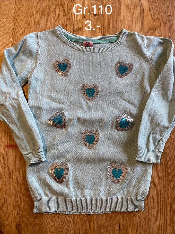 Niedlicher Pullover mit Glitzer Herzchen Gr.110 nur 3.- ❤️ in Tönisvorst