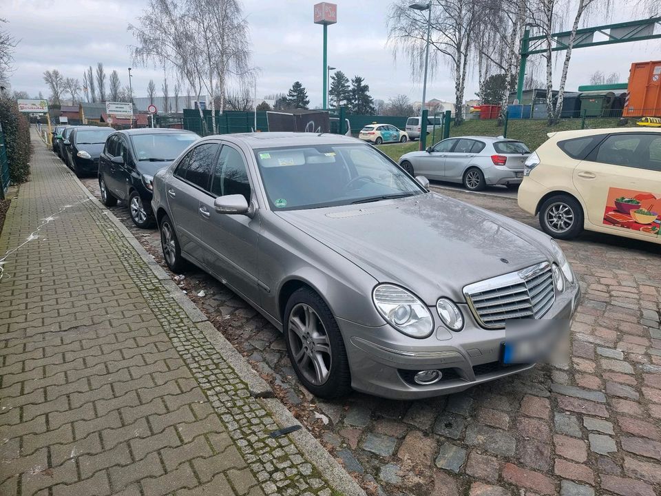 Mercedes e280 benzin w211  v6 in Berlin