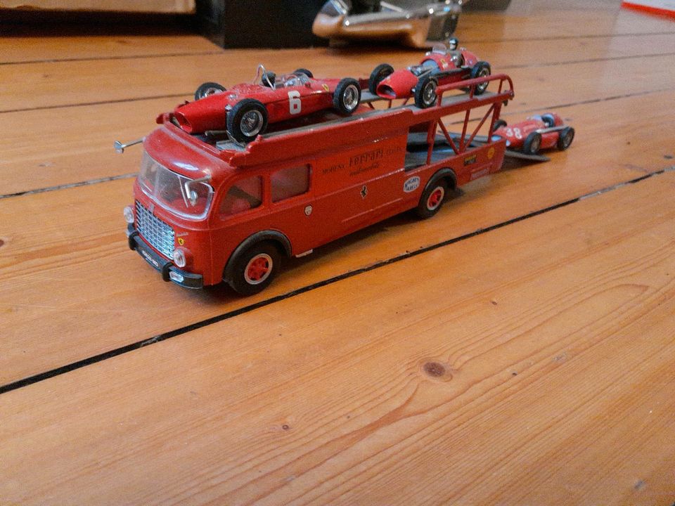 Bartoletti Renntransporter mit 3 Ferrari 1:43 in Darmstadt