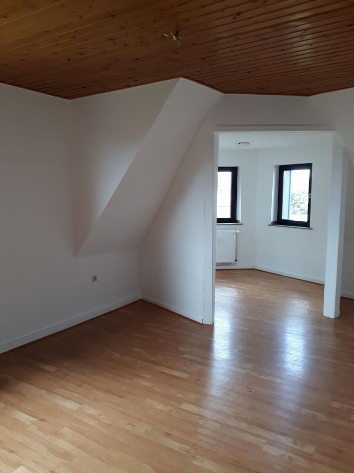 °°° Sehr schöne, helle, große 2-Zimmer-DG-Wohnung °°° in Duisburg