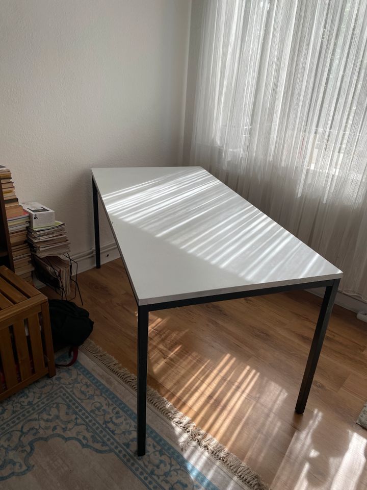 Large desk/table in Hamburg