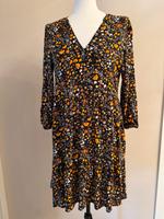 Yessica Kleid schwarz mit Blumenmuster Gr.38 Bayern - Ebermannstadt Vorschau