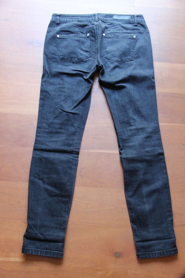 Damen Jeans Only schwarz ripped, Gr. 30/34 in Hamburg