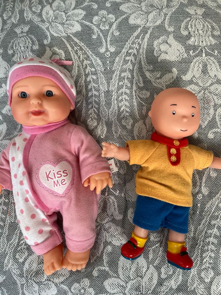 Caillou Puppe und Babypuppe Püppchen klein in Berlin