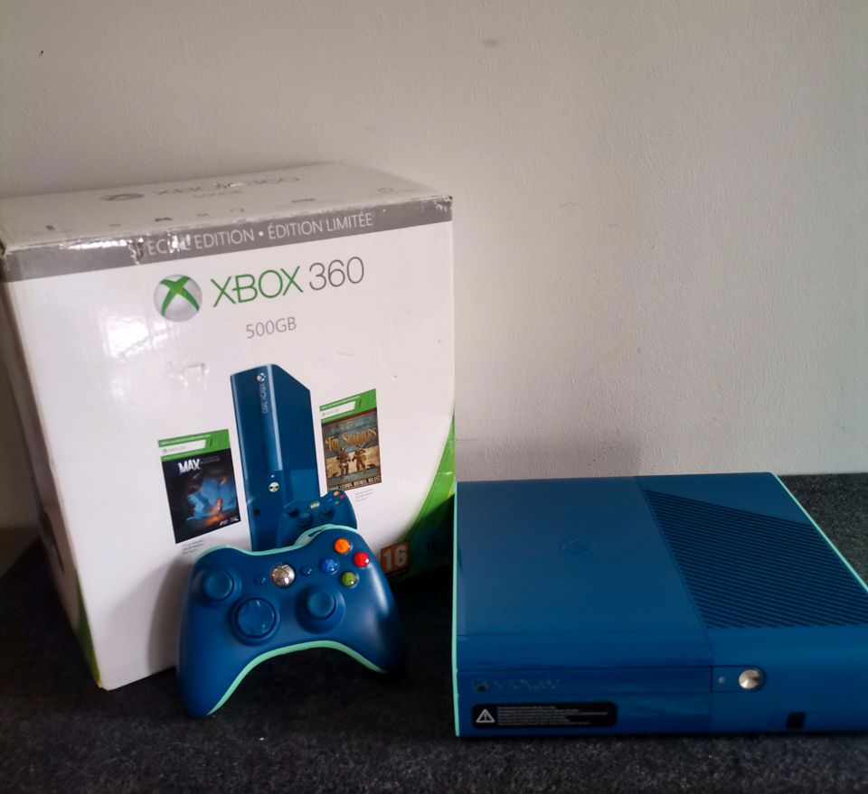 Xbox 360 Limited Edition Arctic Blue Konsole in München