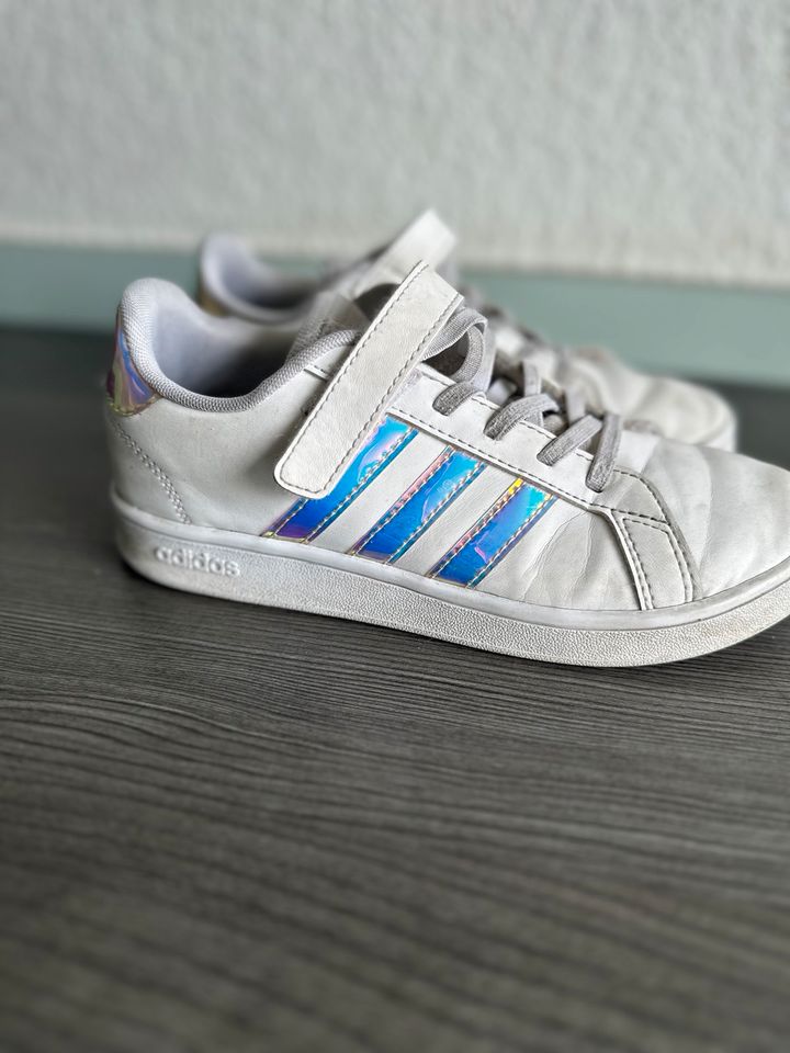 Adidas Schuh in 35 in Gladbeck