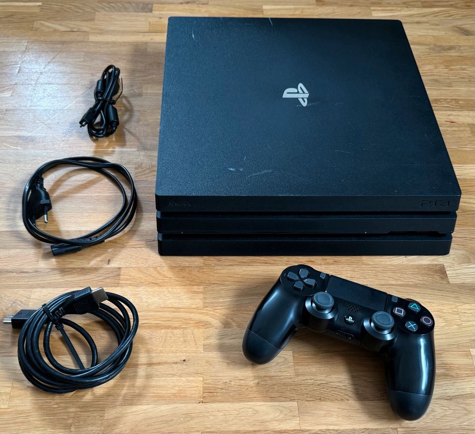 PlayStation 4 Pro (CUH-7216B) - 1 TB in Essen