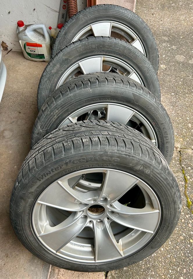 4xAlutec Alufelgen 8Jx17 EH2 ET30 Winterreifen 225/50 R17 98V BMW in Barntrup