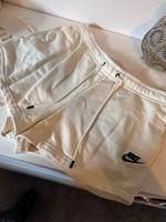 Nike Shorts gelb m 38 kurze Hose Niedersachsen - Hesel Vorschau