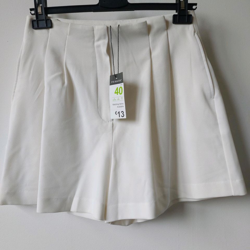 Neue Damen Shorts, Größe 40 in Warendorf