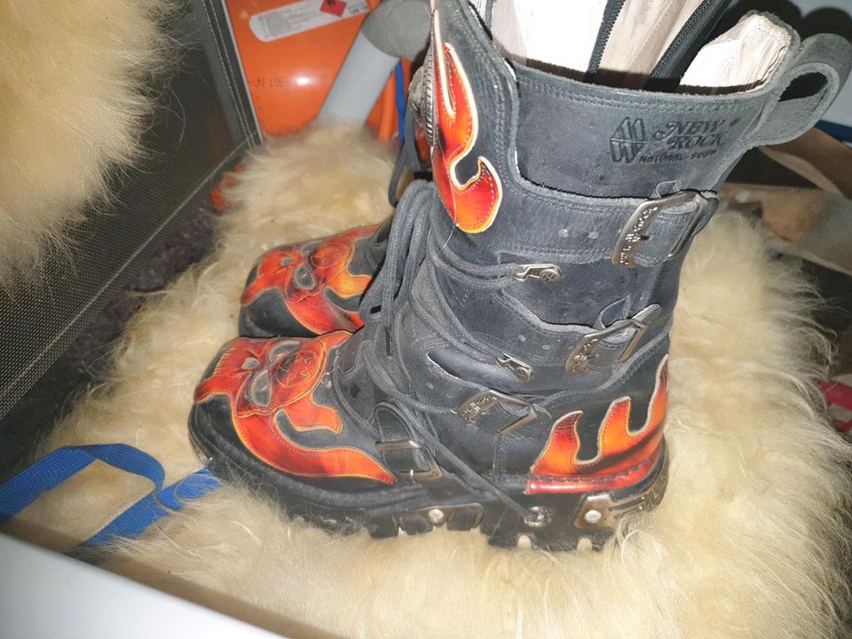 New Rock Stiefel Flammender Totenschädel, Devil, Totenkopf in Wirfus