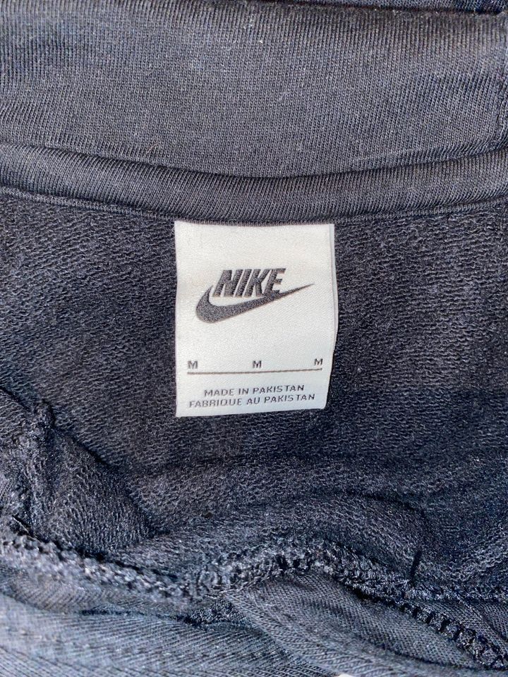 Nike Pullover Gr. M in Hohenaspe