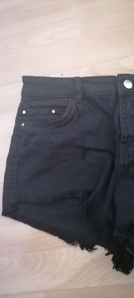 Jeans Shorts Mini Bershka used Gr. 38 36 in Münnerstadt