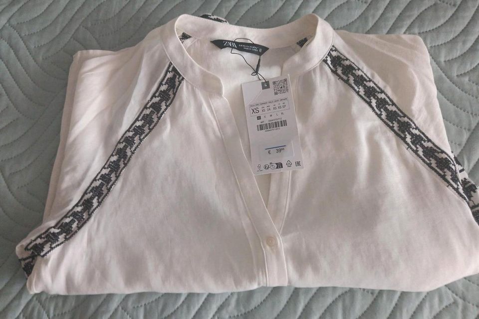 ZARA BLUSE MIT FARBLICH ABGESETZTER STICKEREI GR. XS Weiß Neu in München