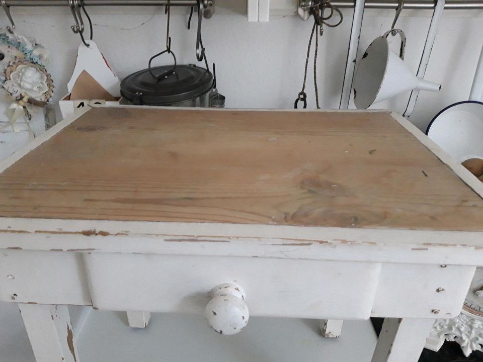 Alter kleiner Weichholz Tisch  Bank shabby brocante in Neuss