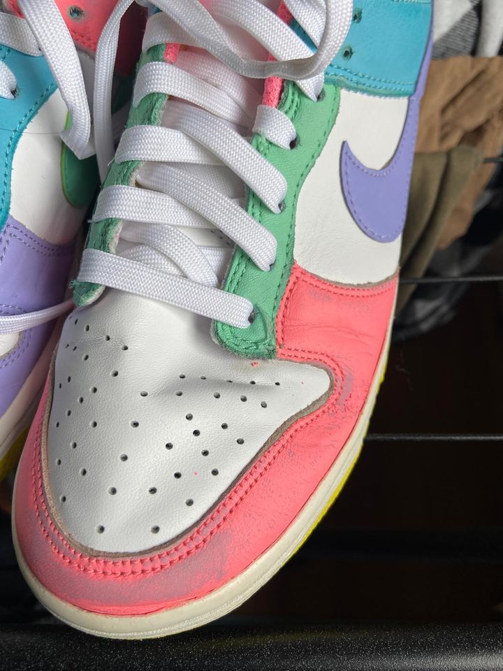 Nike Dunk Low SE Easter in Saarbrücken