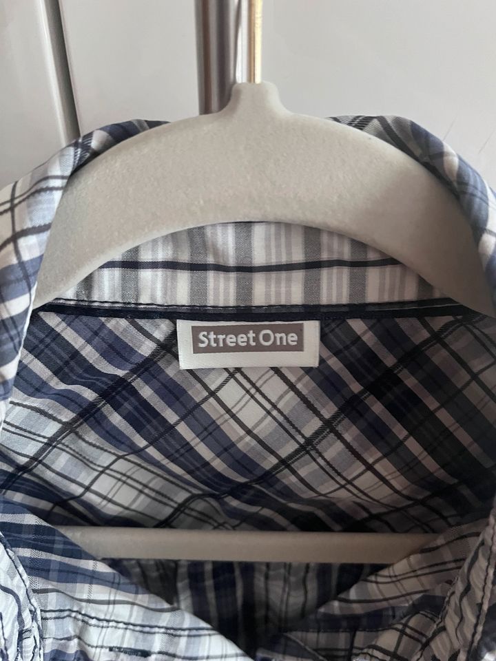 Schöne Bluse von Street One in Dresden