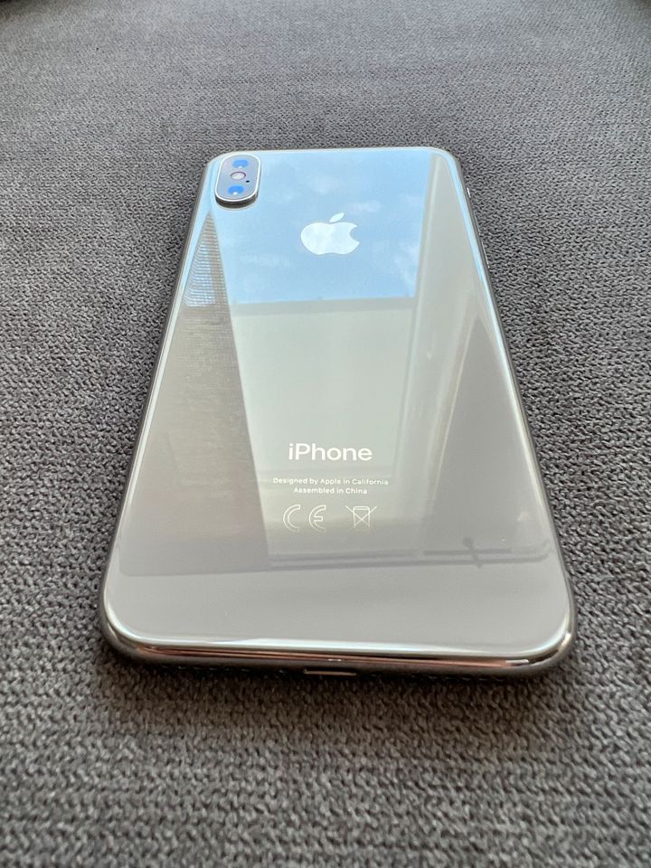 Apple iPhone X / silver / 64GB / OVP in Neuhof